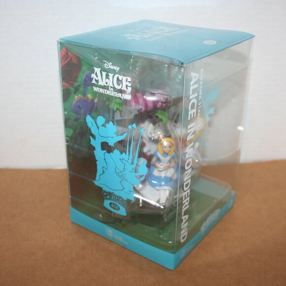 Alice in Wonderland D Stage Diorama Beast Kingdom Figure NIB - Picture 4 of 5